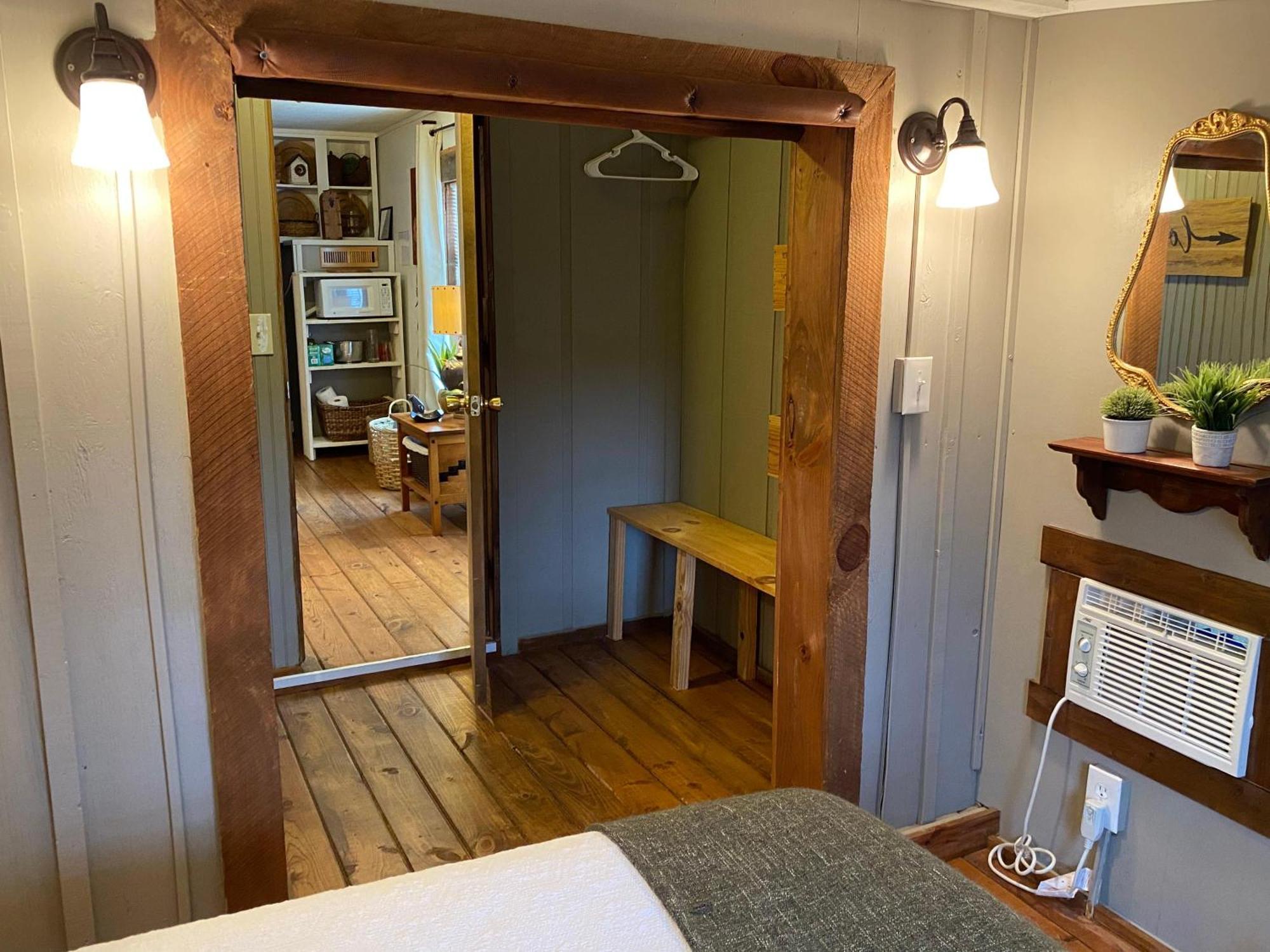 Convenient Cottage-Hot Tub, 4 Minutes To Dahlonega Kültér fotó